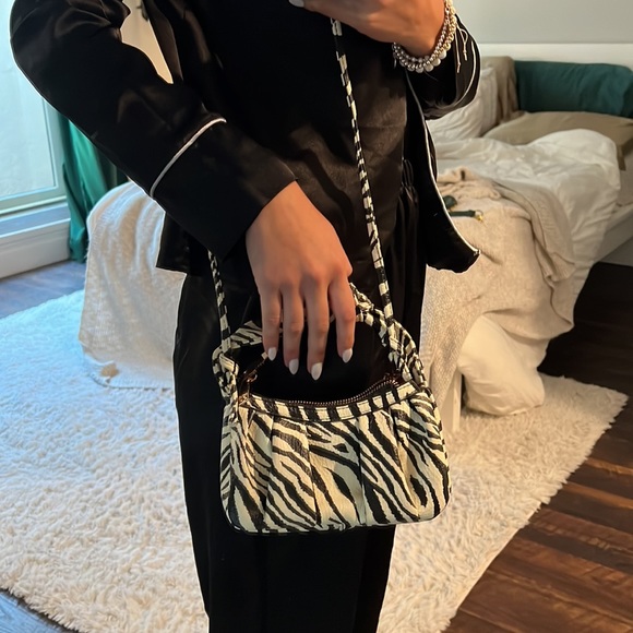 Mini Zebra Purse - Picture 3 of 4